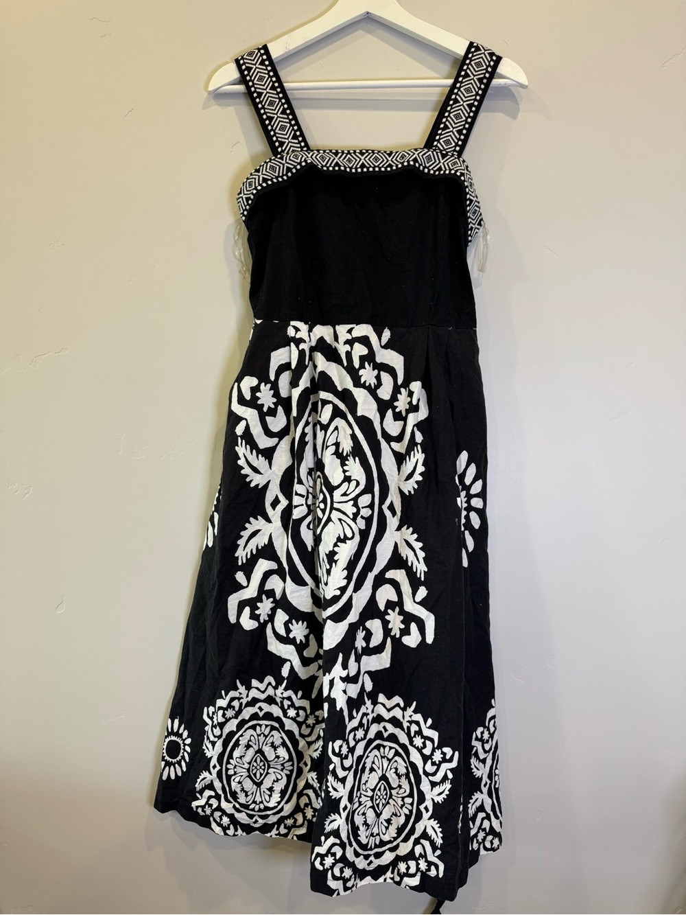 Kaktus Black and White Printed Midi Dress with Embroidered Straps N4